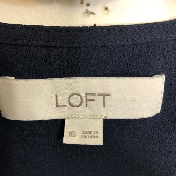 LOFT Top Chiffon V Neck Button Front Flutter Sleeve Blue Navy Blouse xs - Picture 3 of 7
